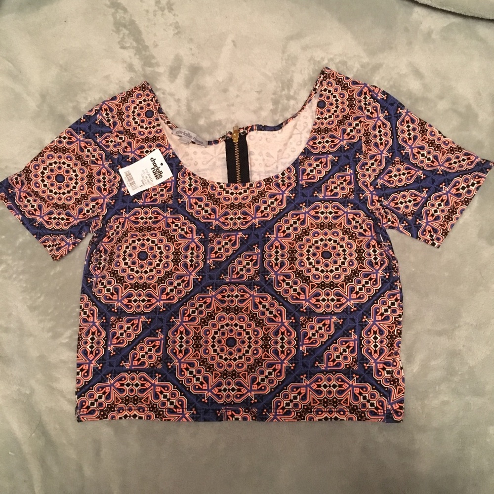 BNWT size small crop top